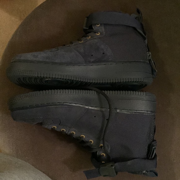 Nike Air Force 1 - Picture 6 of 7